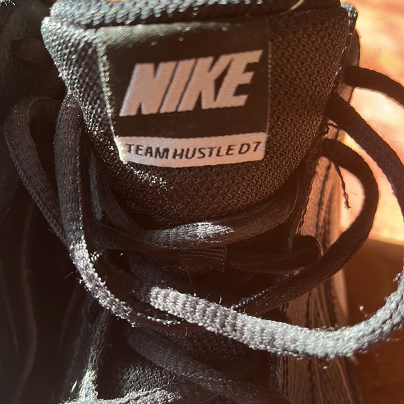 Nike team hustle D7 used high top black sneakers - Picture 2 of 9